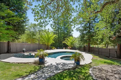 Exterior - 1209 Davida Ct, Windsor, CA 95492 photo 2 of 14