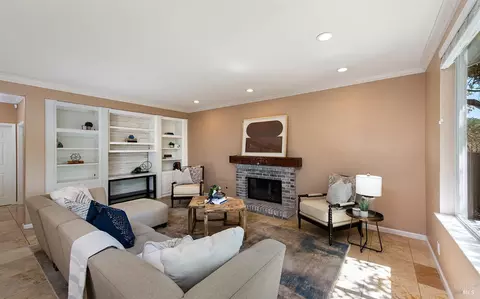 Living - 1209 Davida Ct, Windsor, CA 95492 photo 3 of 4