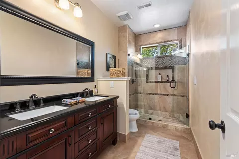 Bath - 1209 Davida Ct, Windsor, CA 95492 photo 3 of 3