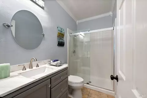 Bath - 1209 Davida Ct, Windsor, CA 95492 photo 2 of 3