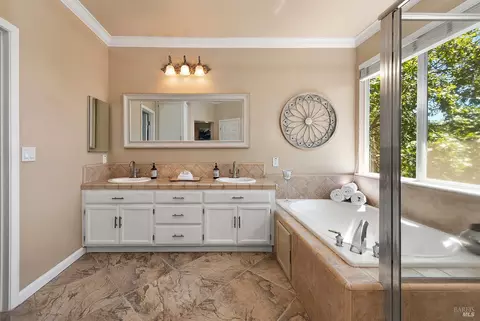 Bath - 1209 Davida Ct, Windsor, CA 95492 photo 1 of 3