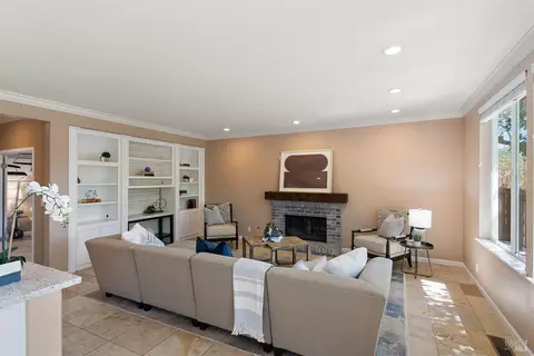 Living - 1209 Davida Ct, Windsor, CA 95492 photo 2 of 4