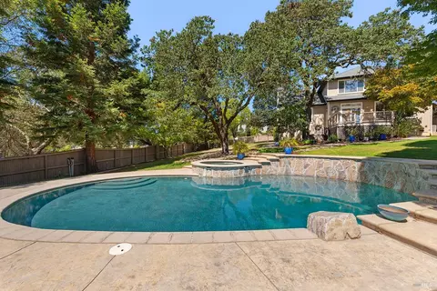 1209 Davida Ct, Windsor, CA 95492