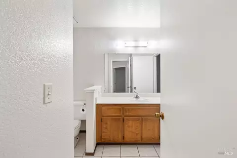 Bath - 148 Stageline Dr, Vallejo, CA 94591 photo 1 of 4