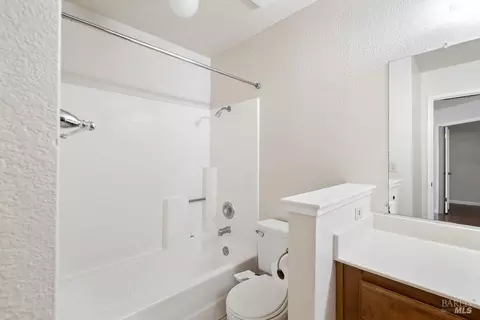 Bath - 148 Stageline Dr, Vallejo, CA 94591 photo 3 of 4