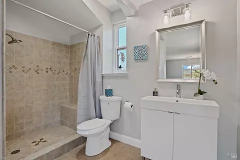 Bath - 4881 Regency Pl, Fairfield, CA 94534 photo 3 of 4