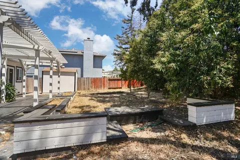Exterior - 4881 Regency Pl, Fairfield, CA 94534 photo 7 of 11