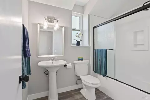 Bath - 4881 Regency Pl, Fairfield, CA 94534 photo 2 of 4