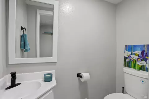 Bath - 4881 Regency Pl, Fairfield, CA 94534 photo 1 of 4