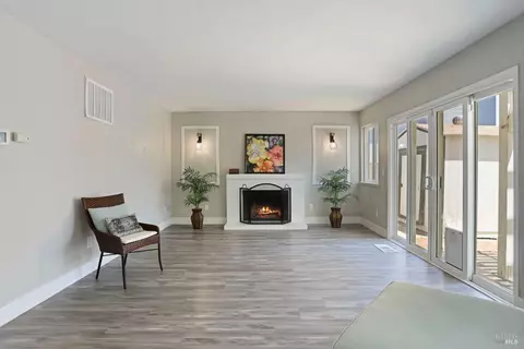 Living - 4881 Regency Pl, Fairfield, CA 94534 photo 3 of 6