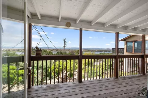 Exterior - 185 Baxter St, Vallejo, CA 94590 photo 2 of 7