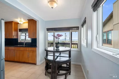 Dining - 185 Baxter St, Vallejo, CA 94590 photo 2 of 2