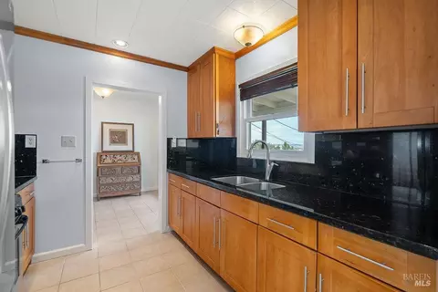 Kitchen - 185 Baxter St, Vallejo, CA 94590 photo 3 of 3