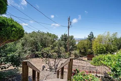 Exterior - 185 Baxter St, Vallejo, CA 94590 photo 5 of 7