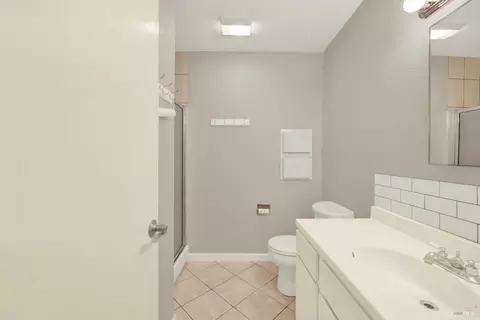 Bath - 112 Picadilly Cir, Vallejo, CA 94591 photo 1 of 3