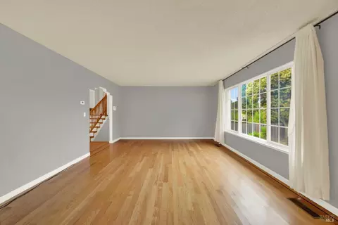 Living - 112 Picadilly Cir, Vallejo, CA 94591 photo 3 of 9