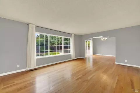 Living - 112 Picadilly Cir, Vallejo, CA 94591 photo 1 of 9