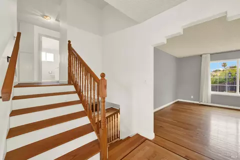 Entry Way - 112 Picadilly Cir, Vallejo, CA 94591 photo 4 of 5