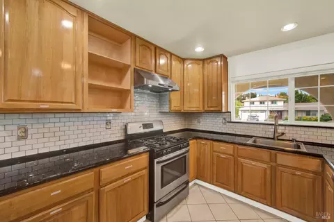 Kitchen - 112 Picadilly Cir, Vallejo, CA 94591 photo 4 of 5