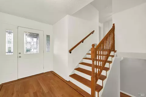 Entry Way - 112 Picadilly Cir, Vallejo, CA 94591 photo 3 of 5