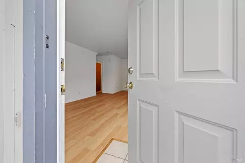 Entry Way - 8307-8308 Lasalle Ave, Cotati, CA 94931 photo 4 of 6