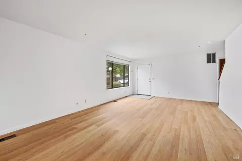 Living - 8307-8308 Lasalle Ave, Cotati, CA 94931 photo 8 of 9