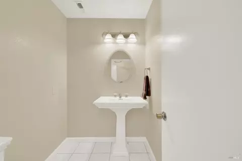 Bath - 1643 Pheasant Dr, Hercules, CA 94547 photo 1 of 7