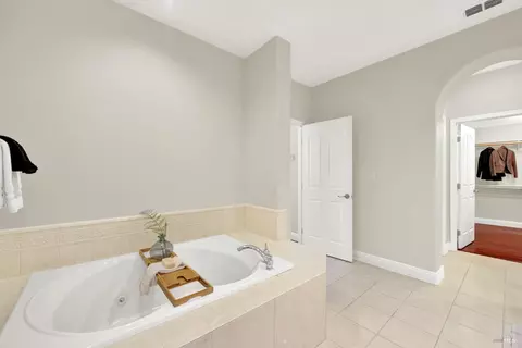 Bath - 1240 Wildwing Ln, Vallejo, CA 94591 photo 3 of 7