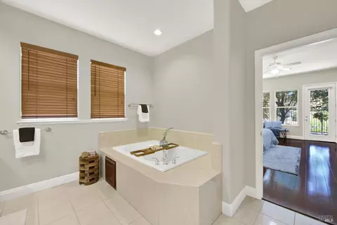 Bath - 1240 Wildwing Ln, Vallejo, CA 94591 photo 2 of 7