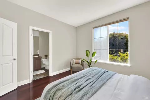 Bedroom - 1240 Wildwing Ln, Vallejo, CA 94591 photo 5 of 13