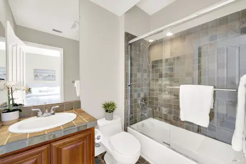 Bath - 1240 Wildwing Ln, Vallejo, CA 94591 photo 5 of 7