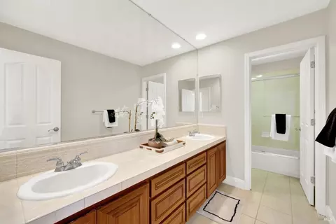Bath - 1240 Wildwing Ln, Vallejo, CA 94591 photo 7 of 7