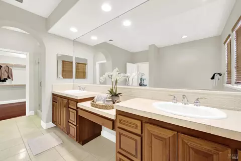 Bath - 1240 Wildwing Ln, Vallejo, CA 94591 photo 4 of 7