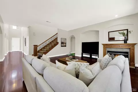Living - 1240 Wildwing Ln, Vallejo, CA 94591 photo 3 of 10