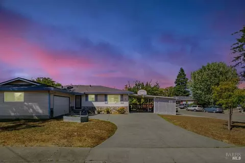 7840 Bernice Ct, Rohnert Park, CA 94928