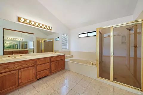 Bath - 891 Wellfleet Dr, Vallejo, CA 94591 photo 4 of 5