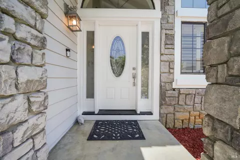 Entry Way - 891 Wellfleet Dr, Vallejo, CA 94591 photo 2 of 3