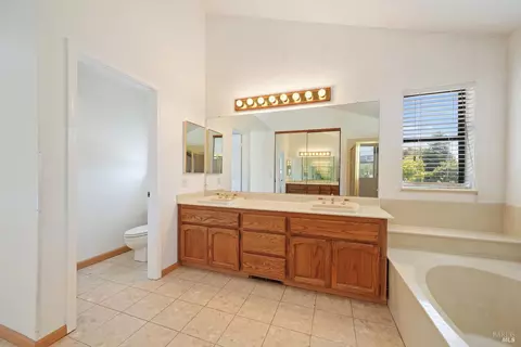 Bath - 891 Wellfleet Dr, Vallejo, CA 94591 photo 5 of 5