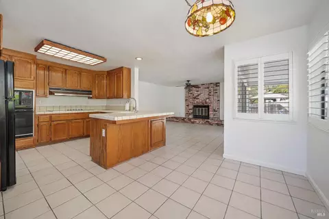 Kitchen - 891 Wellfleet Dr, Vallejo, CA 94591 photo 5 of 6
