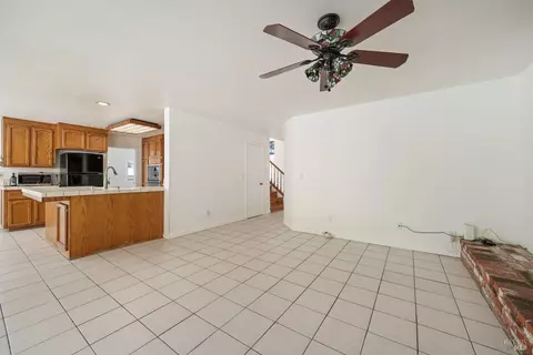 Living - 891 Wellfleet Dr, Vallejo, CA 94591 photo 7 of 9