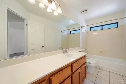 Bath - 891 Wellfleet Dr, Vallejo, CA 94591 photo 1 of 5