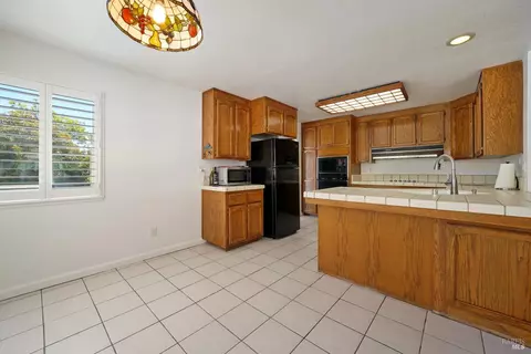 Kitchen - 891 Wellfleet Dr, Vallejo, CA 94591 photo 6 of 6