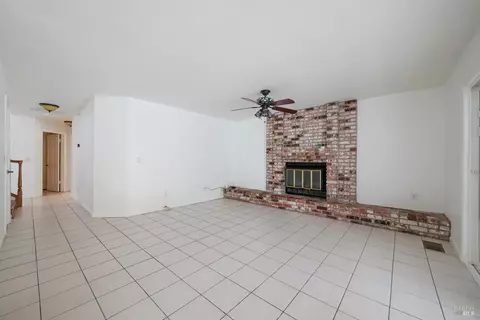 Living - 891 Wellfleet Dr, Vallejo, CA 94591 photo 6 of 9