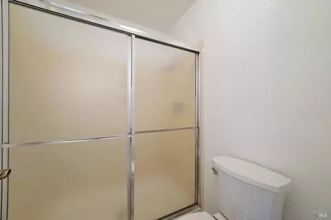 Bath - 891 Wellfleet Dr, Vallejo, CA 94591 photo 3 of 5