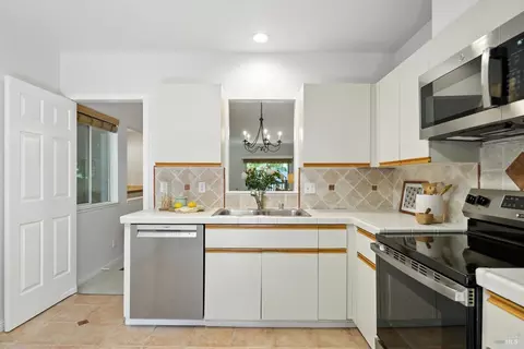 Kitchen - 115 Koch Rd, Corte Madera, CA 94925 photo 2 of 2