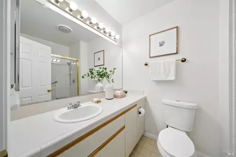 Bath - 115 Koch Rd, Corte Madera, CA 94925 photo 3 of 4