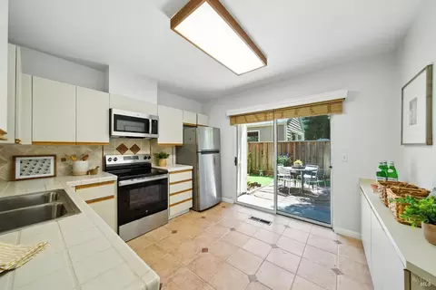 Kitchen - 115 Koch Rd, Corte Madera, CA 94925 photo 1 of 2
