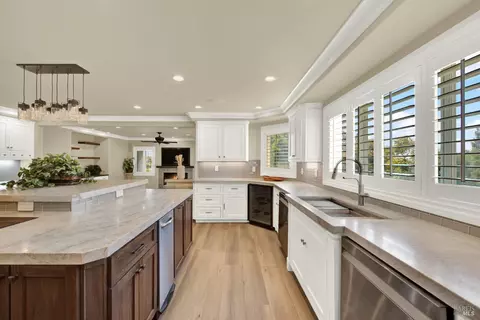 Kitchen - 681 Hillside Dr, Fairfield, CA 94533 photo 8 of 15
