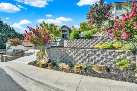 Exterior - 681 Hillside Dr, Fairfield, CA 94533 photo 4 of 17