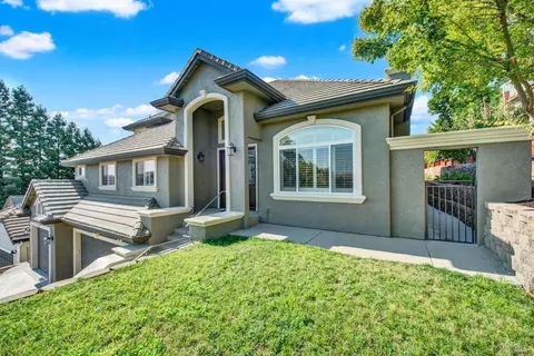 Exterior - 681 Hillside Dr, Fairfield, CA 94533 photo 11 of 17